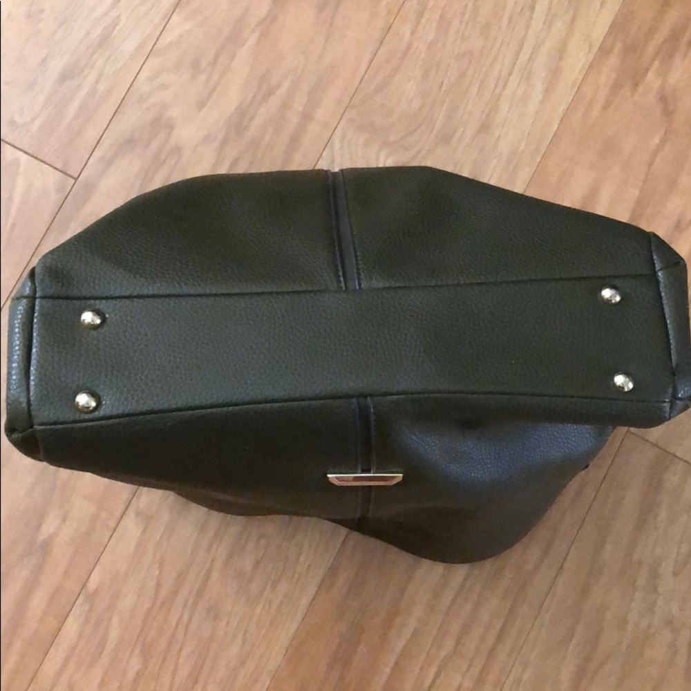 Handbags - Picture 4 of 6